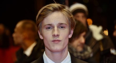 Louis Hofmann relationship 